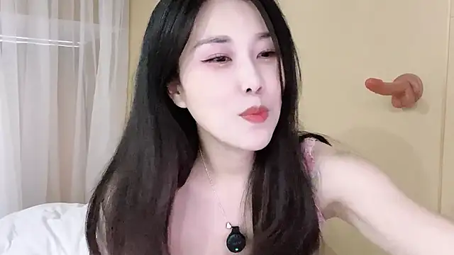 Snapshot of Emma_qiqi chatting on May 22, 2026, 8:42 am Emma qiqi online show from May 22, 2026, 8:42 am