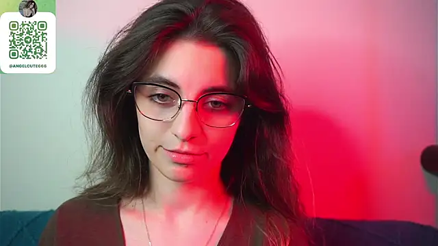 LexiaMirel online show from May 13, 2026, 5:43 pm
