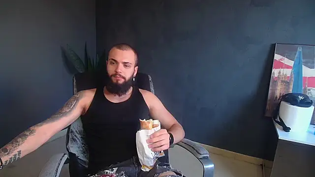 OscarWillss online show from June 26, 2026, 4:17 am