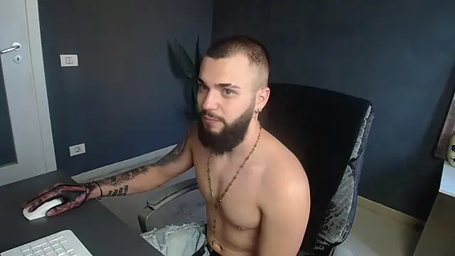 OscarWillss online show from June 30, 2026, 3:40 am