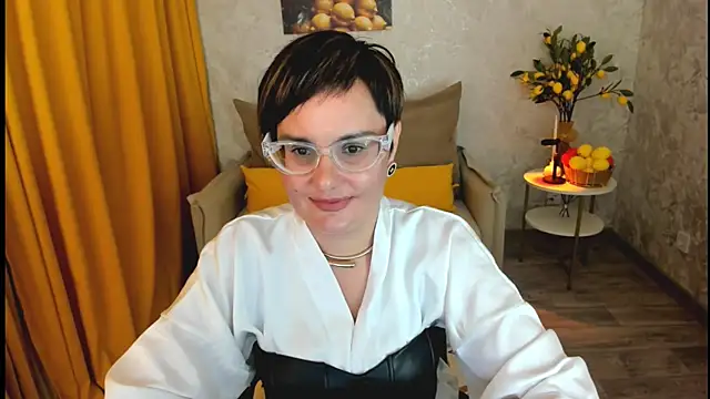 MayaNoire online show from June 6, 2026, 8:24 pm
