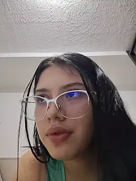 Snapshot of Daniand chatting on May 25, 2026, 3:45 am Daniand online show from May 25, 2026, 3:45 am