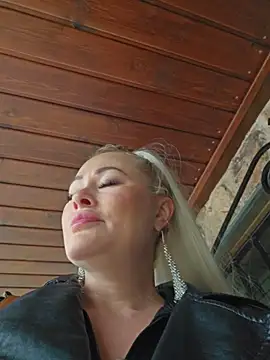 MILFBARBY online show from April 8, 2026, 7:41 am