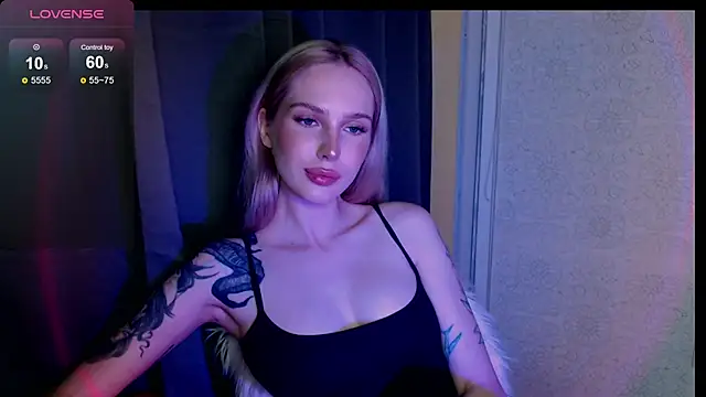 Snapshot of MichelleVelour chatting on July 6, 2026, 6:32 pm MichelleVelour online show from July 6, 2026, 6:32 pm