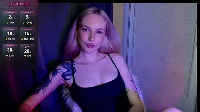Snapshot of MichelleVelour chatting on July 9, 2026, 5:06 pm MichelleVelour online show from July 9, 2026, 5:06 pm
