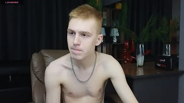 Tommy CrashXXX online show from May 20, 2026, 3:40 pm