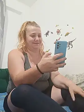 Snapshot of JuliaBestX chatting on July 13, 2026, 11:40 pm JuliaBestX online show from July 13, 2026, 11:40 pm