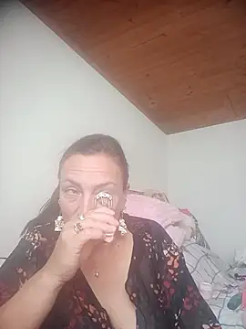 dangerous milf online show from July 7, 2026, 6:01 pm