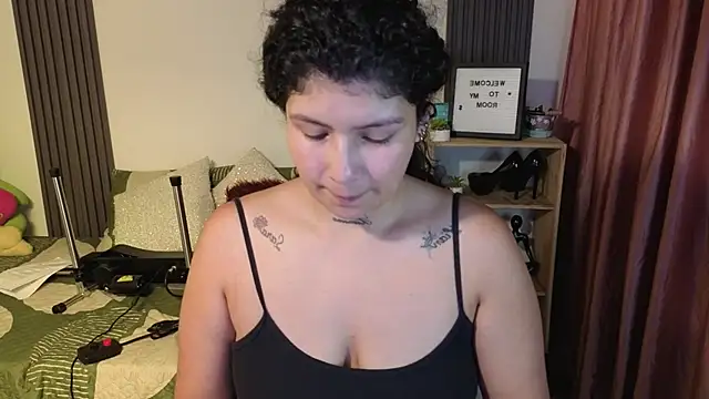 LadyVelvett online show from May 14, 2026, 10:44 am