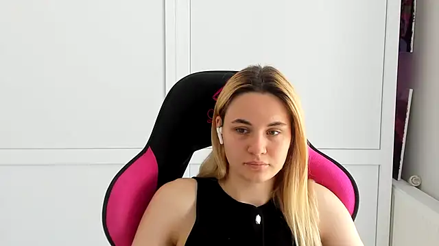 Emma starrs  online show from June 11, 2026, 12:36 pm