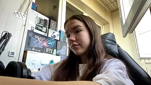 FewerCadre online show from May 14, 2026, 9:05 am