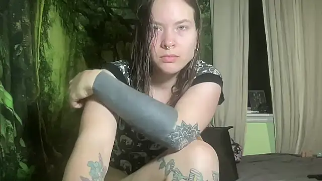 mo0ngoddess online show from February 5, 2026, 3:44 am