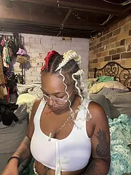 Snapshot of angelbby_ chatting on July 9, 2026, 2:04 am angelbby online show from July 9, 2026, 2:04 am