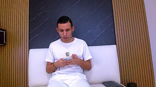 Isak Berekoa online show from June 26, 2026, 11:03 am