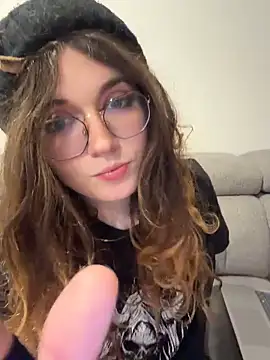cutypiefull online show from May 16, 2026, 12:18 am