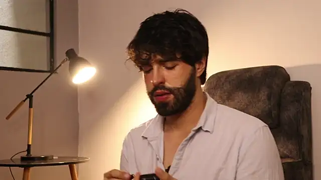 Snapshot of JuanMillano chatting on May 20, 2026, 2:01 pm JuanMillano online show from May 20, 2026, 2:01 pm