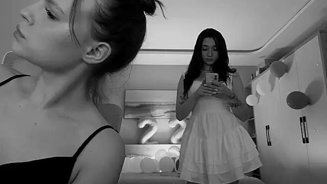 MoonkissGirls online show from May 15, 2026, 11:23 pm