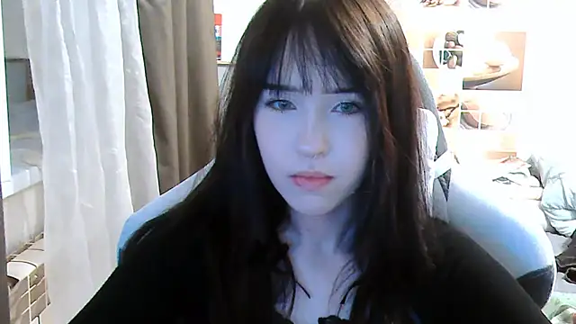 Snapshot of NoirEva chatting on July 10, 2026, 6:21 pm NoirEva online show from July 10, 2026, 6:21 pm