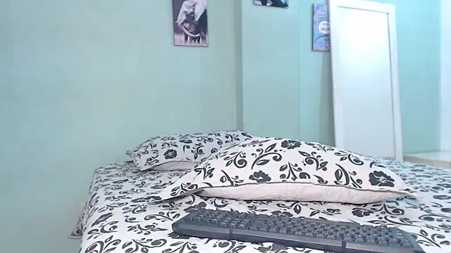 adara valentina online show from May 14, 2026, 7:09 pm