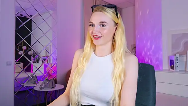 Snapshot of Mila__Lux chatting on May 29, 2026, 8:29 pm Mila Lux online show from May 29, 2026, 8:29 pm