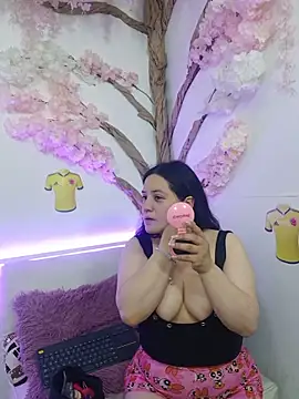 Laura  Castillo  online show from June 12, 2026, 12:15 pm