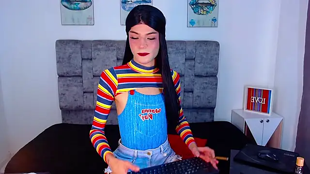 Realbadbxtch  online show from May 20, 2026, 7:53 pm