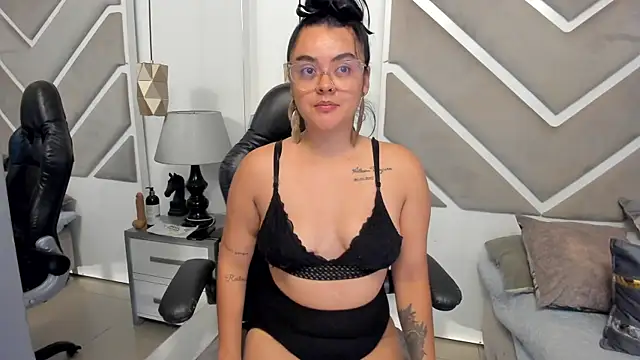 Perla Watson online show from May 28, 2026, 4:32 am