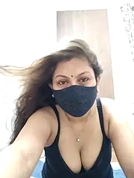 hot kiran2000 online show from June 22, 2026, 12:57 pm