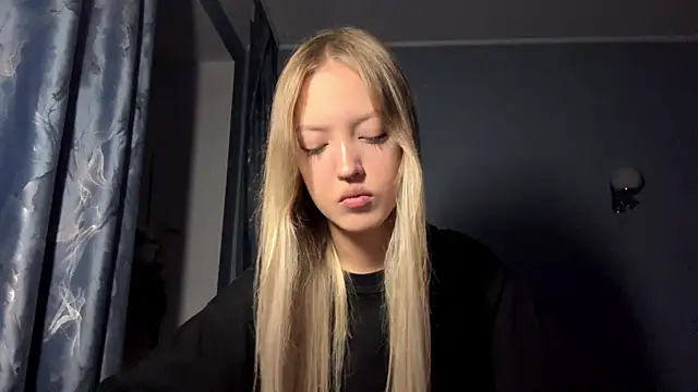 Snapshot of NievesHackey chatting on July 1, 2026, 5:12 pm NievesHackey online show from July 1, 2026, 5:12 pm