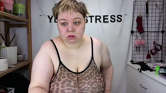 mistress molly online show from May 17, 2026, 5:05 am