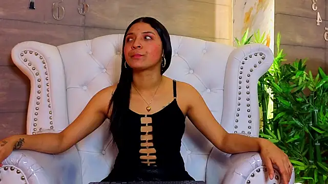Roxanna Latina online show from May 14, 2026, 11:50 am