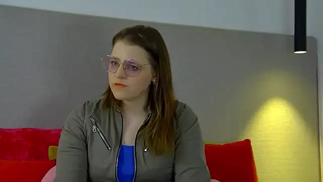 Snapshot of AlexaAvery chatting on June 7, 2026, 6:50 am AlexaAvery online show from June 7, 2026, 6:50 am