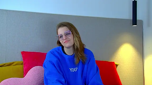 Snapshot of AlexaAvery chatting on June 14, 2026, 6:04 am AlexaAvery online show from June 14, 2026, 6:04 am