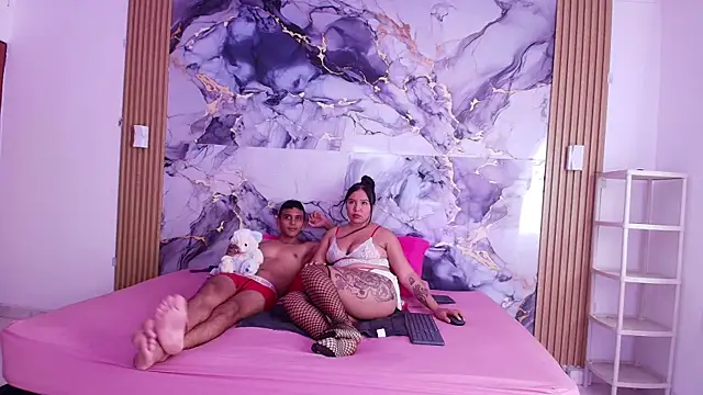 Snapshot of couplehoot_04 chatting on May 25, 2026, 7:42 pm couplehoot 04 online show from May 25, 2026, 7:42 pm