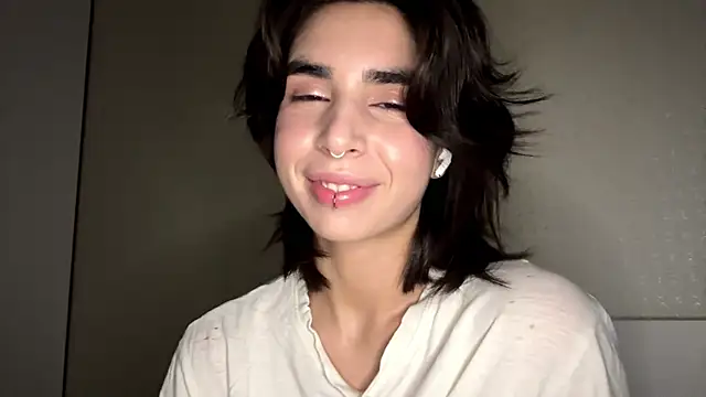 JessiaRuezga online show from June 9, 2026, 12:28 pm