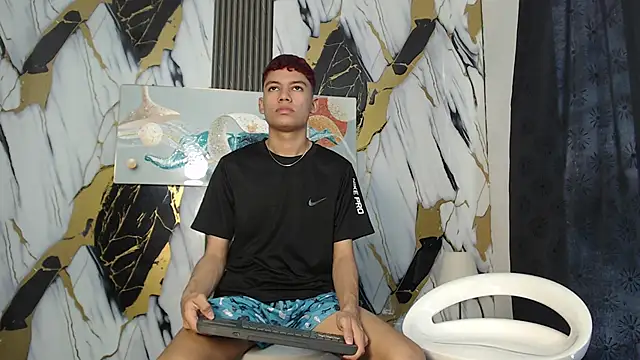 KING LOVERS1 online show from June 14, 2026, 1:35 pm