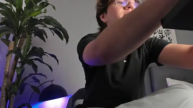 LucasMoraless online show from May 25, 2026, 1:28 pm