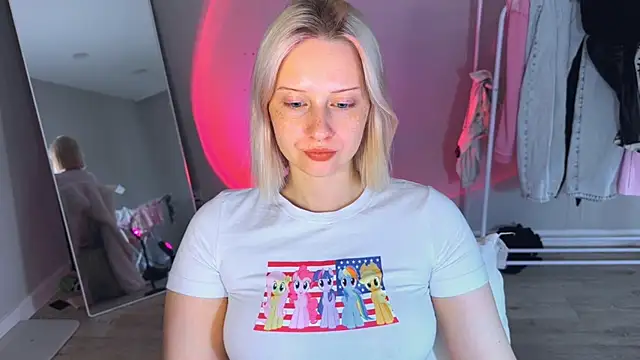angelllisss online show from June 22, 2026, 12:24 pm
