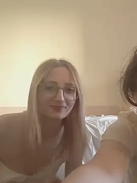 LauraundSteve  online show from May 16, 2026, 6:28 pm