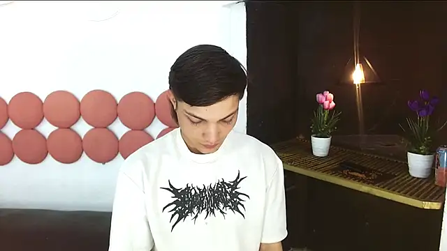 MaxxLouis online show from May 25, 2026, 1:50 pm