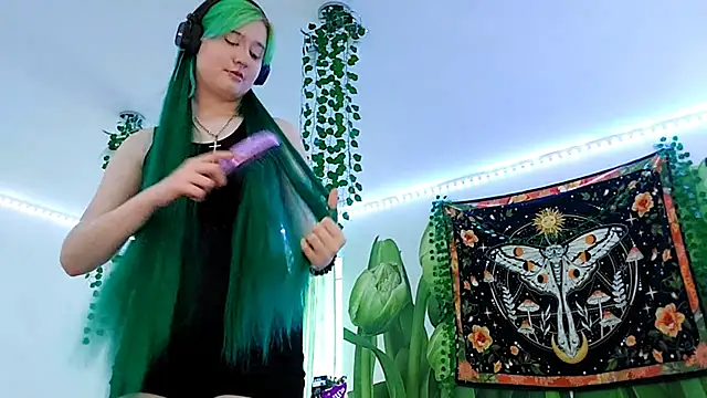 HunXena online show from June 17, 2026, 4:41 pm