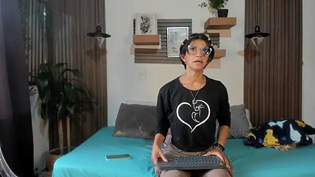 Snapshot of Evaa_campbell chatting on July 13, 2026, 12:19 pm Evaa campbell online show from July 13, 2026, 12:19 pm