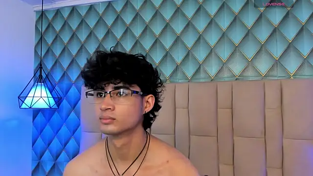 Snapshot of Sofia-Ethan chatting on May 23, 2026, 1:15 pm Sofia-Ethan online show from May 23, 2026, 1:15 pm