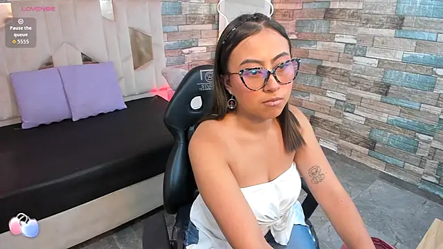 Snapshot of Amhira_Tay chatting on June 18, 2026, 7:40 pm Amhira Tay online show from June 18, 2026, 7:40 pm
