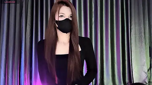 Foxie-28 online show from July 8, 2026, 3:33 am
