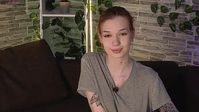OliviaFoxsis online show from May 16, 2026, 6:21 am
