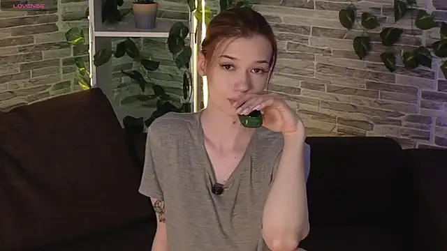 OliviaFoxsis online show from May 16, 2026, 6:32 am