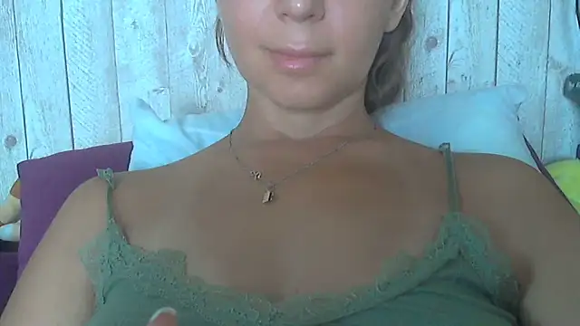 Bella--White online show from July 5, 2026, 6:20 am