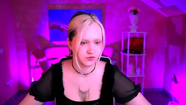 ViolettWoods online show from June 14, 2026, 6:15 am