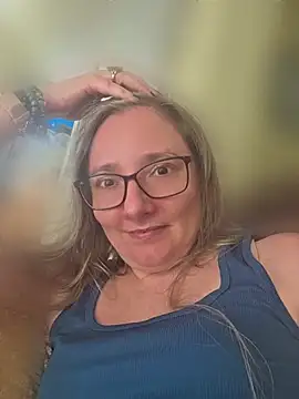 Izzylove47 online show from July 7, 2026, 1:15 pm